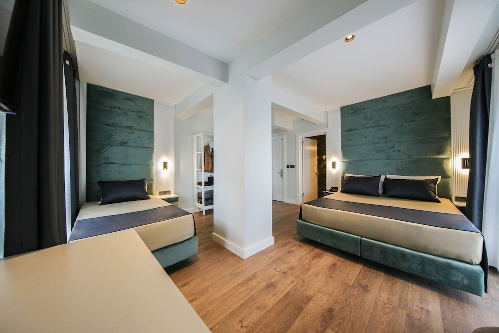 Axu Airport Hotel (40 Km Away From Istanbul)