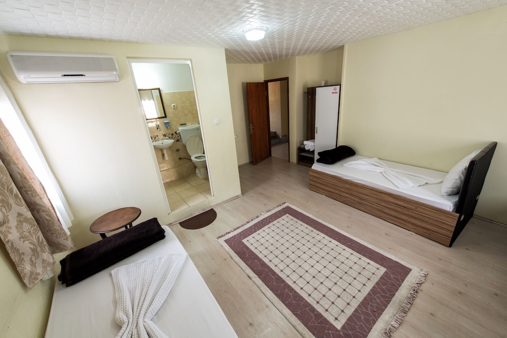 Yellow Rose Pension