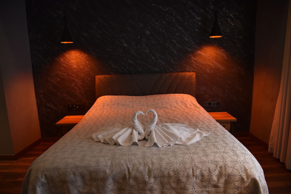 Adess Otel (51 Km Away From Istanbul)