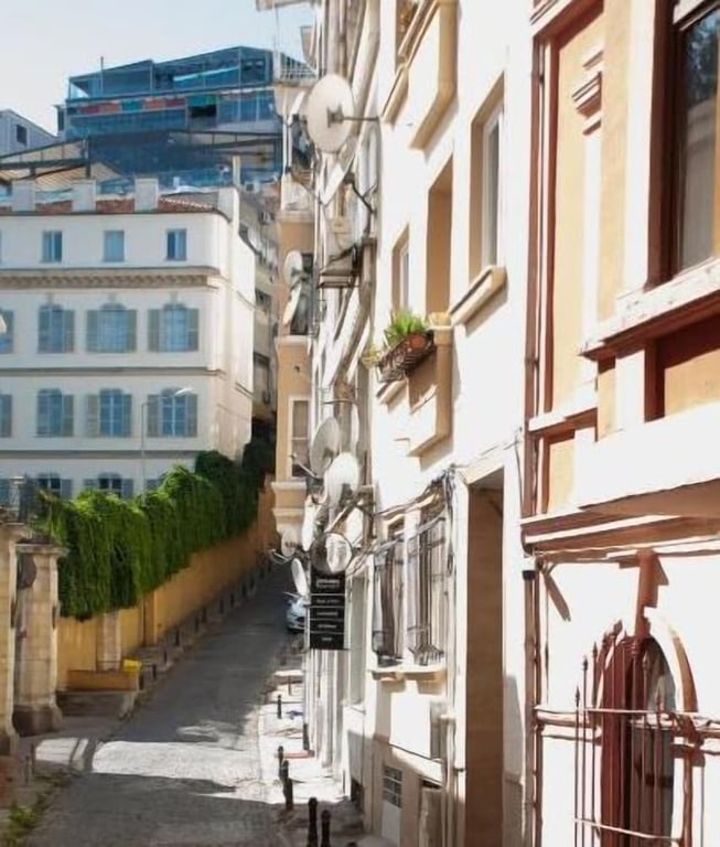 Roya Rooms (No Front Desk,Contact The Property Five Days In Advance)