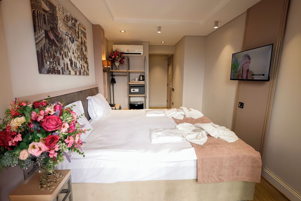 Diamond City Hotel