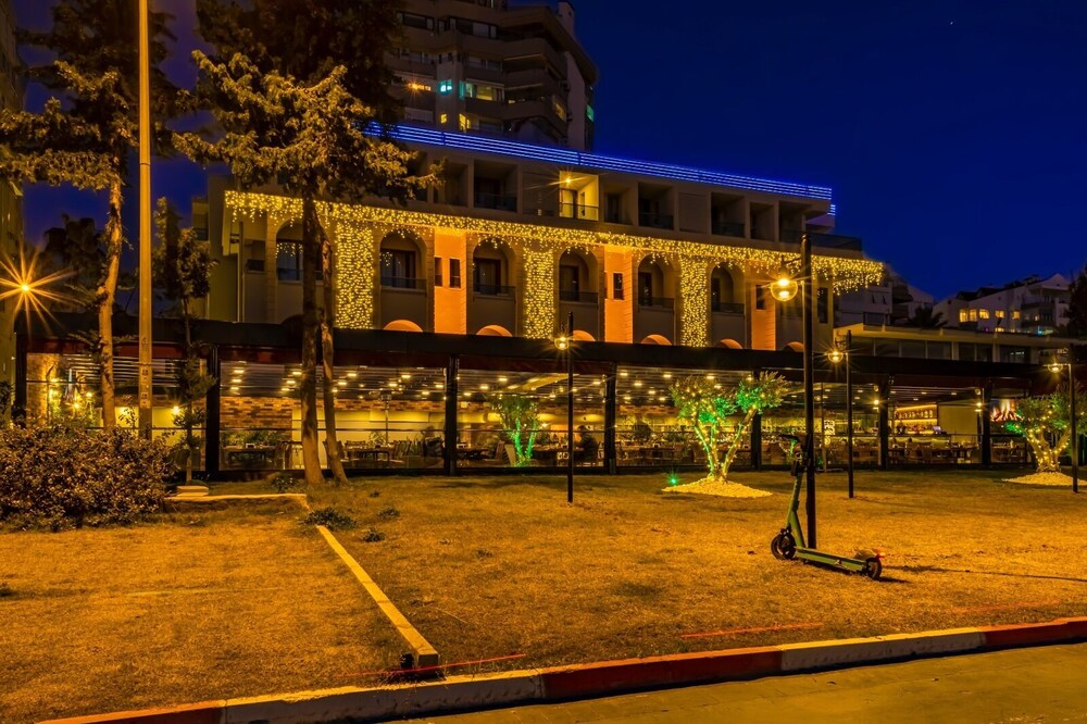 Tema 242 Hotel