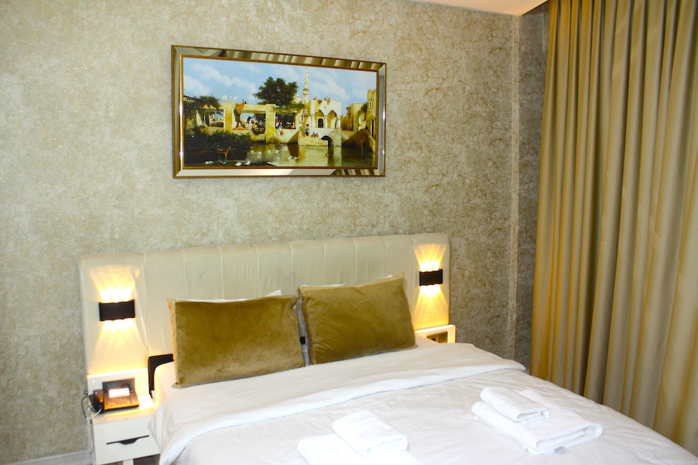 Sword Suit Hotel
