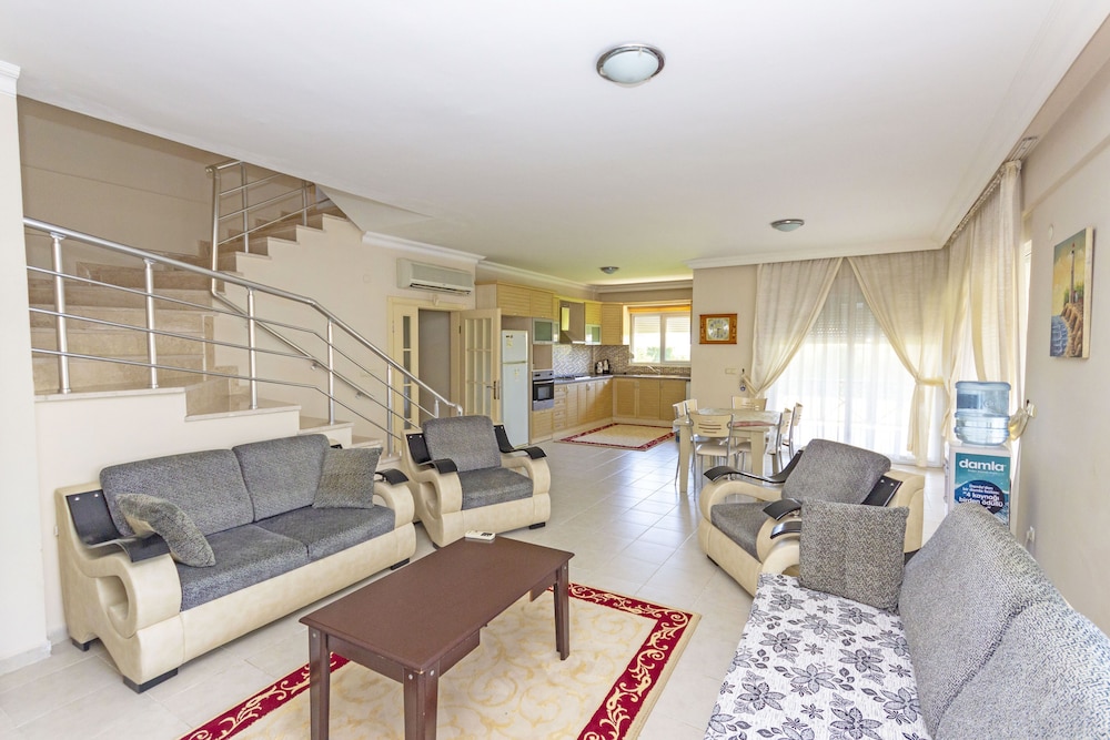 Paradise Town Villa Colm