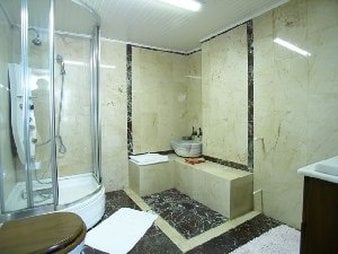 Apricot Hotel