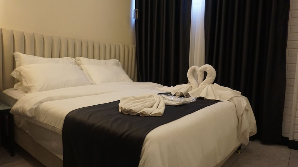 D Twins Plus Hotel (40Km Away From Istanbul)