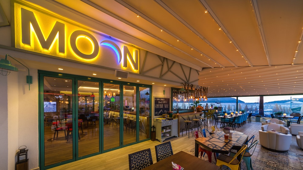 Honeymoon Beach Otel(also Known As Honeymoon Hotel)