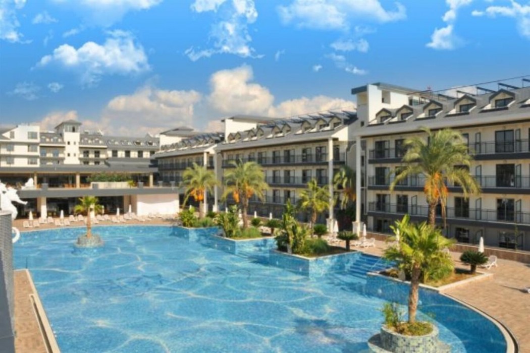 Dream World Palace Hotel (66 Km Away From Antalya)