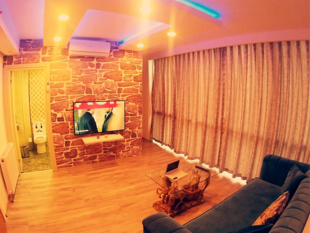 Hera Suit Atasehir (20 Km Away From Istanbul) (No Front Desk Need To Contact Property 5 Days In Advance)