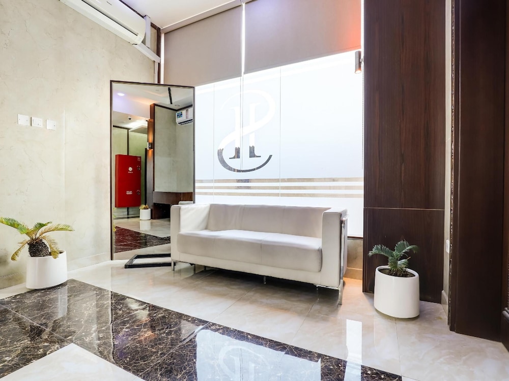 Sh Hotel (also Known As Oyo 334 Sh Hotel)