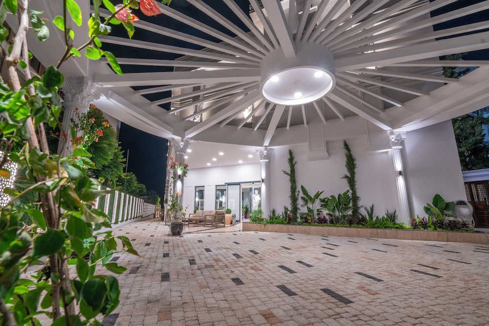 Simus Beach Hotel (71Km Away From Antalya)