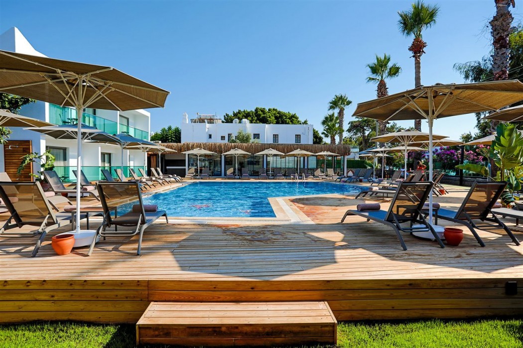 Yalipark Beach Hotel(also Known As Yalipark Hotel)