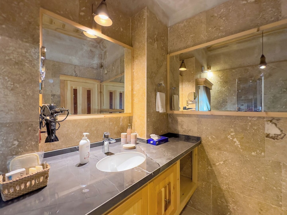 Konak Ballica (The Front Desk Is Open Daily From 10:00 Am Midnight)