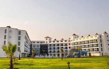 Grand Cinar Hotels All Inclusive (102 Km Away From Antalya)