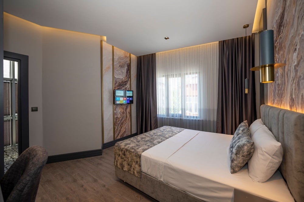 World Class Airport Hotel (42 Km Away From Istanbul)