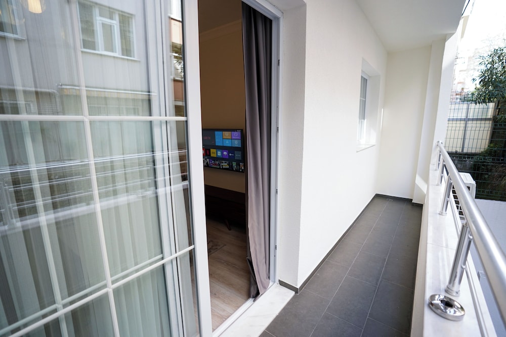 Merkuri Apart (no Front Desk Contact The Property 5 Days In Advance)