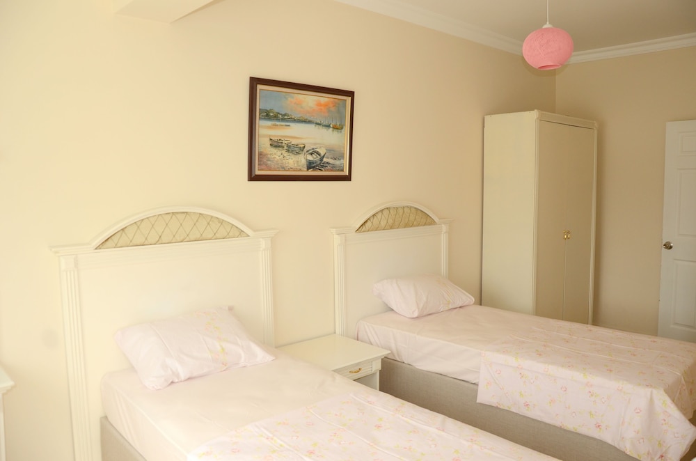 Monna Roza Family Suit Apartment (No Front Desk Need To Contact Property 7 Days In Advance)