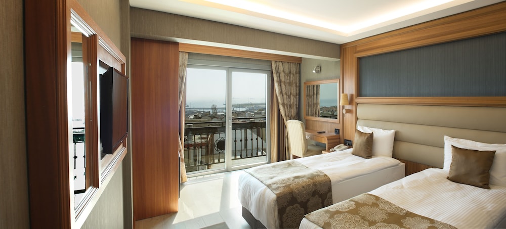 Ikbal Deluxe Hotel