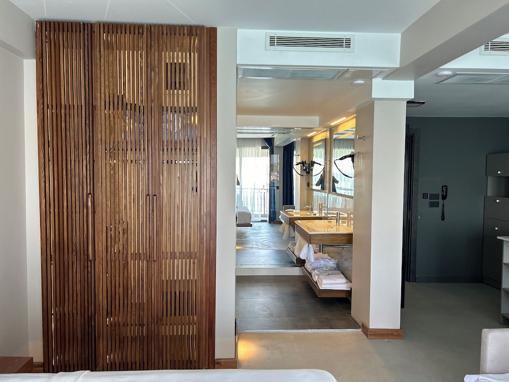 Ertan Hotel (Limited Hours Front Desk Need To Contact Property In Advance)