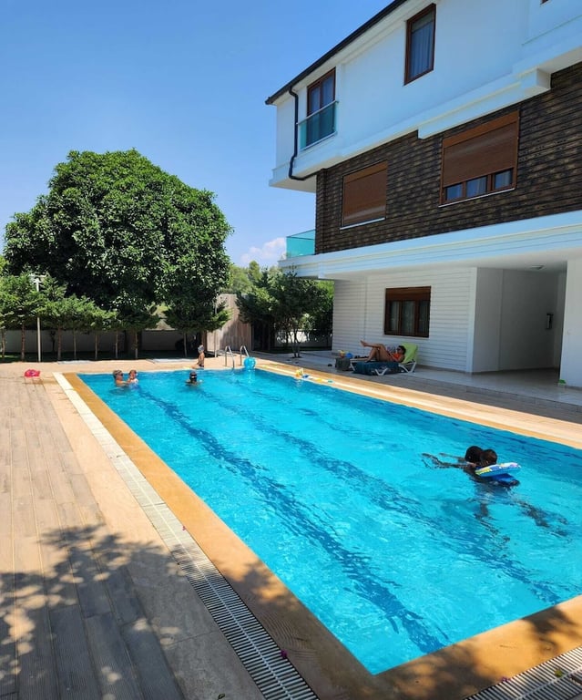 Lara Breeze Homes(Contact To Property In Advance)