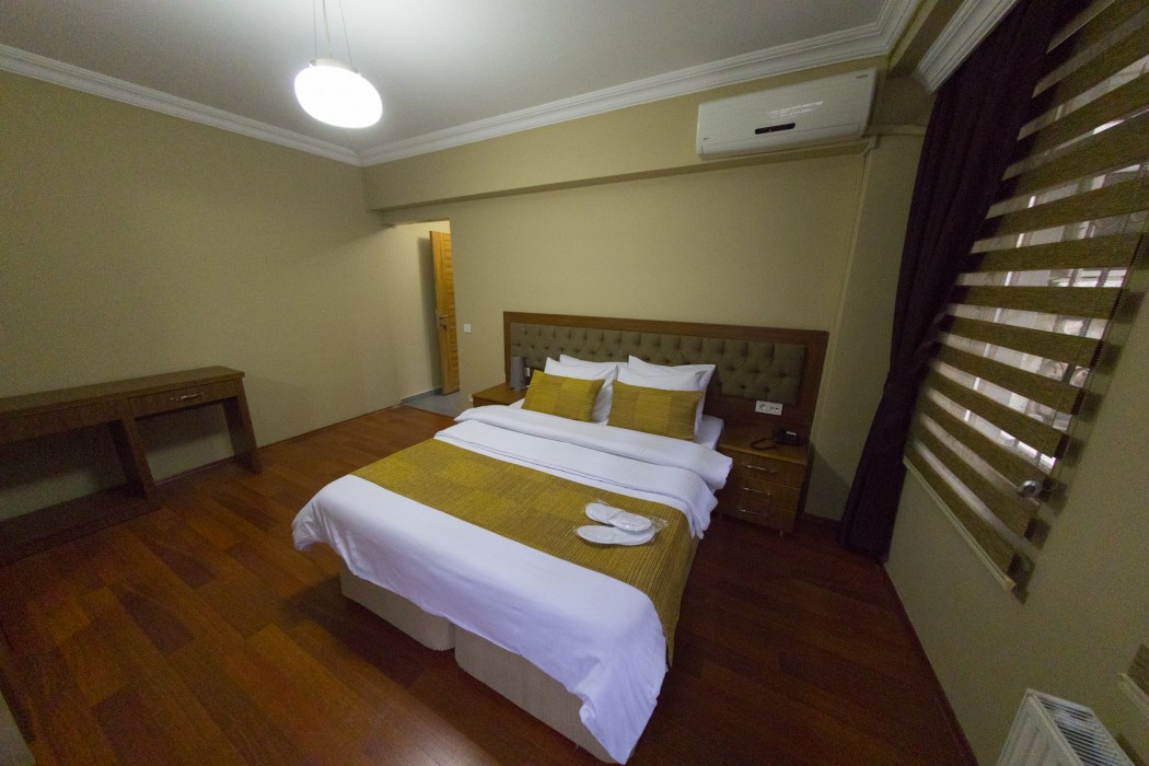 Ramparts Hotel (formerly Helen Suites And Aparts)
