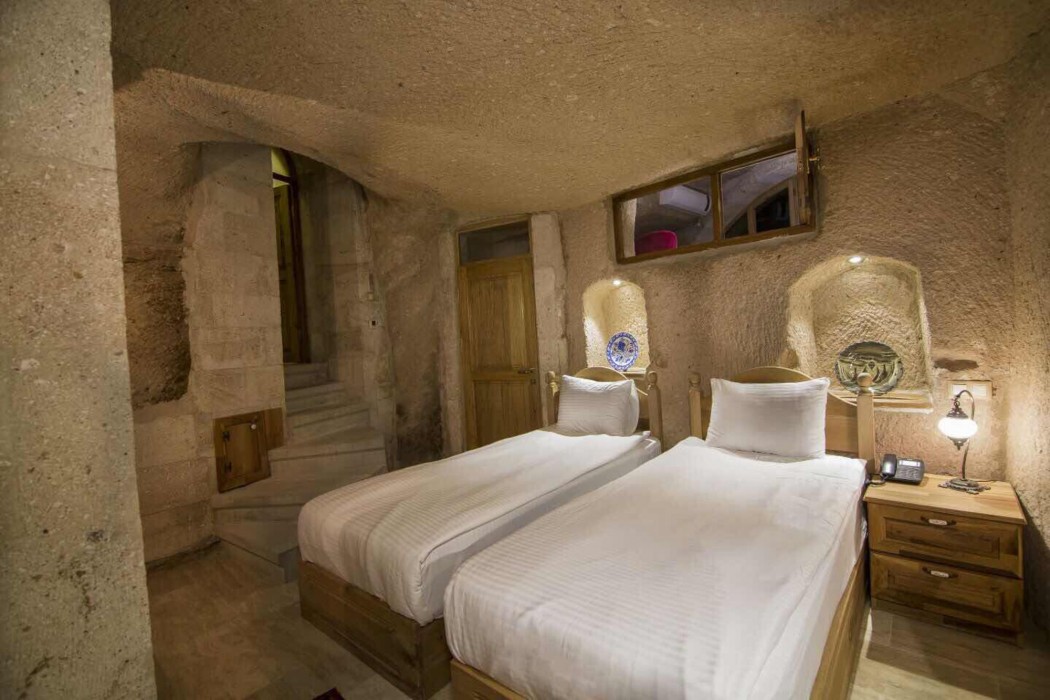 Caldera Hotel (Also Known As Caldera Cave Hotel)