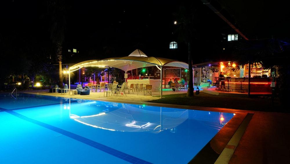 Erendiz Kemer Resort(Also Known As Erendiz Garten Hotel)(45Km Away From Antalya)