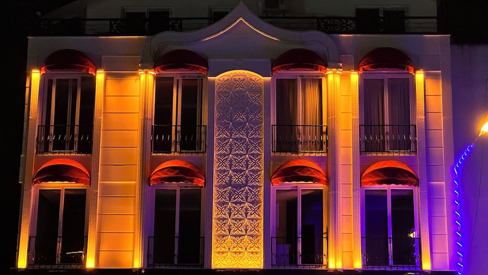 Red Castle Hotel And Pub (40Km Away From Antalya)