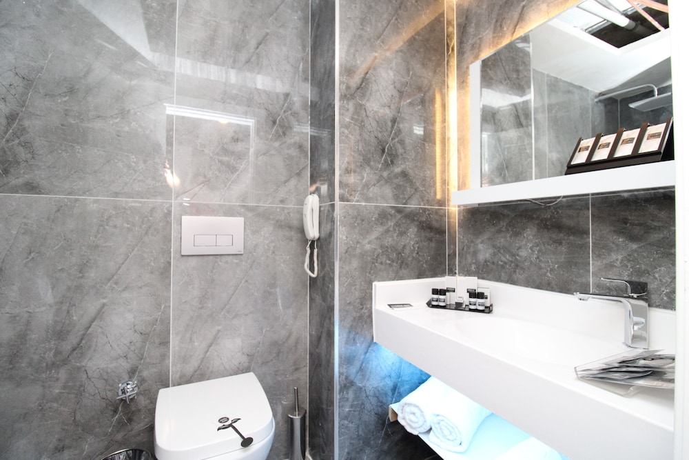 Laroxx Hotel Lara (19km Away From Antalya)
