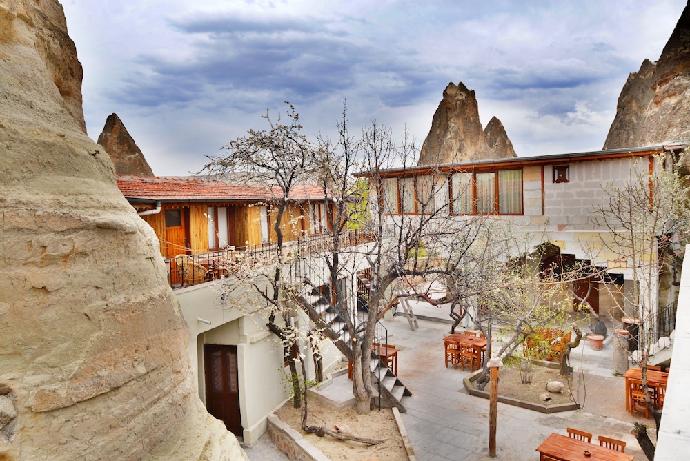 Peri Cave Hotel(formerly Known As Cave Seasons Deluxe Hotel)