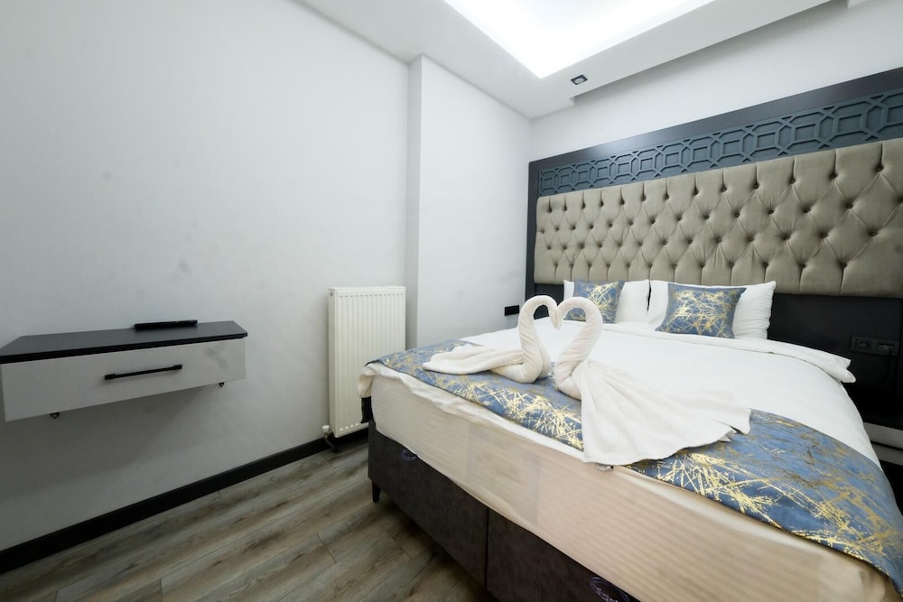 Golden Stone Hotel