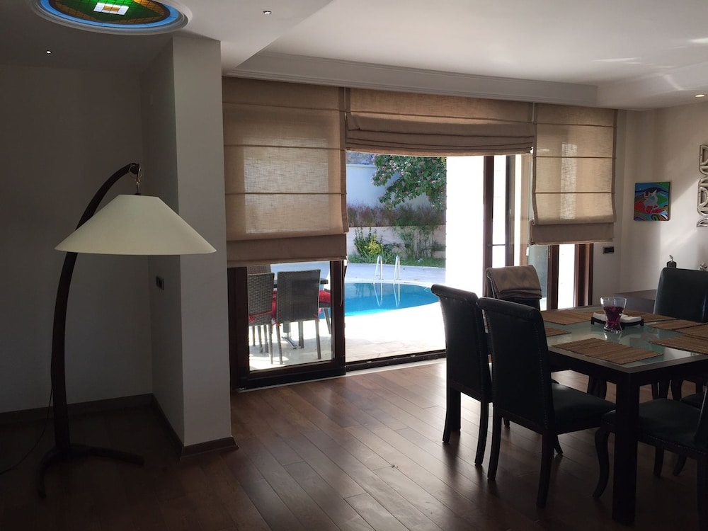 Royal Villa Bosphorus (No Front Desk Need To Contact Property 7 Days In Advance)