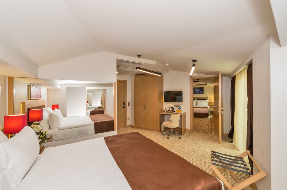 Hotel Boursier 1 And Spa (Also Known As Hotel Boursier)