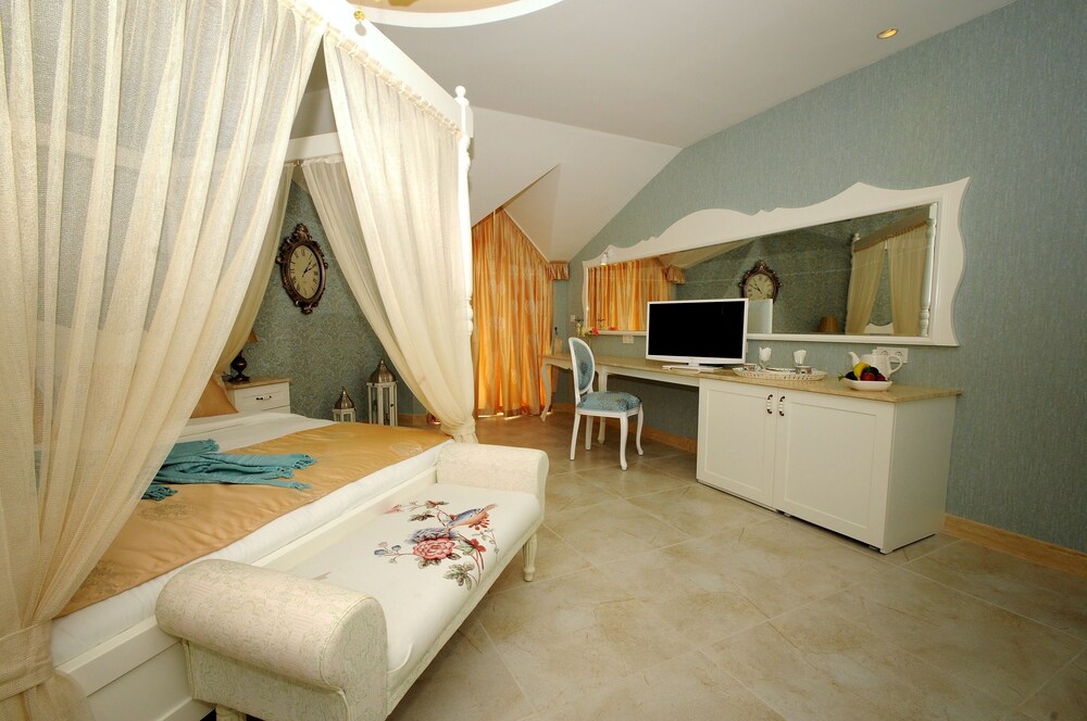 Sea Breeze Hotel And Apartments