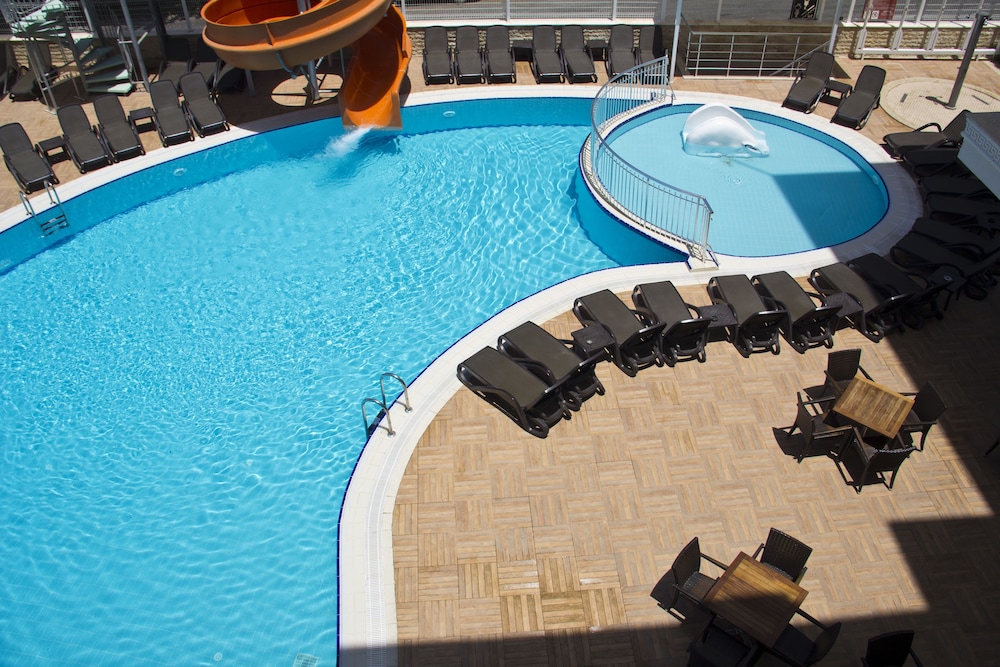 Holiday City Hotel(69km Away From Antalya)