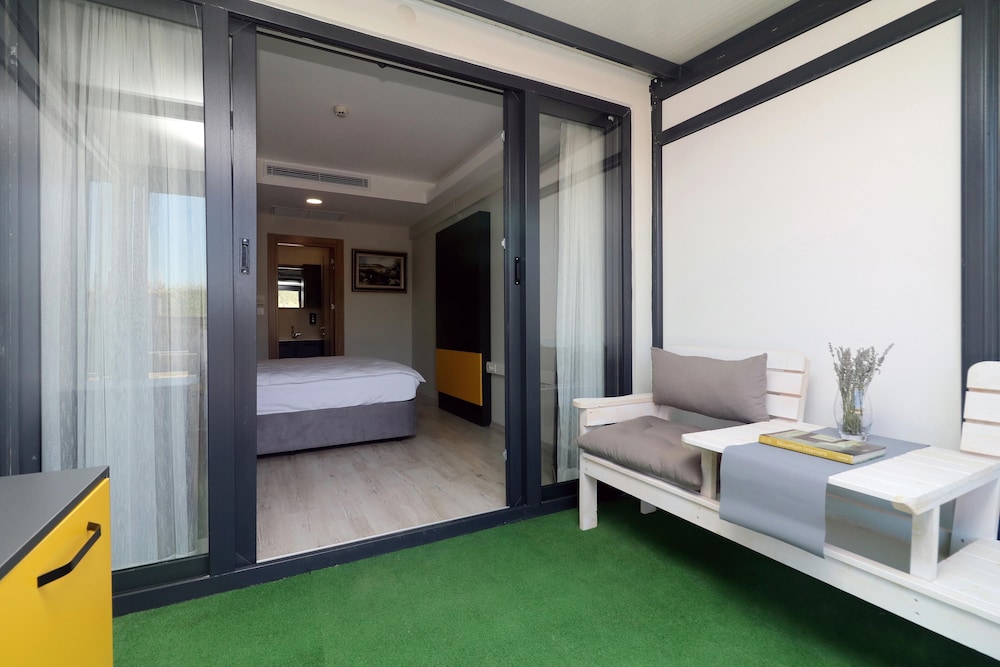 Old Farm Hotel (25 Km Away From Izmir)