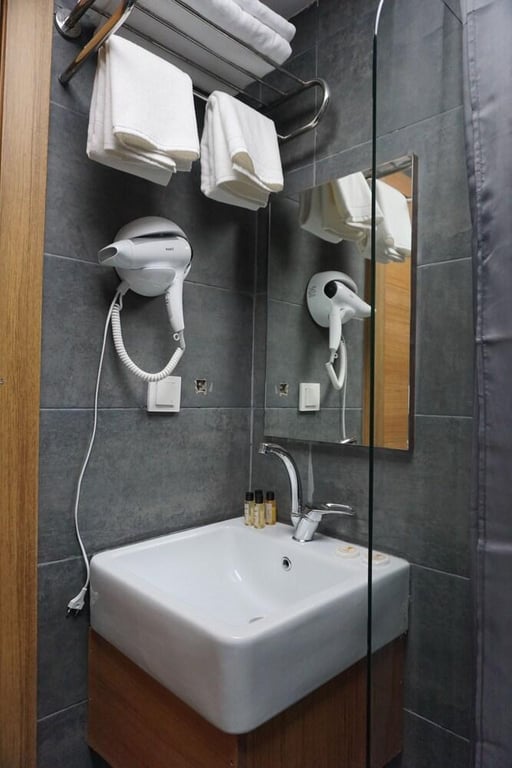 Ramona Hotel (12.7 Km Away From City)