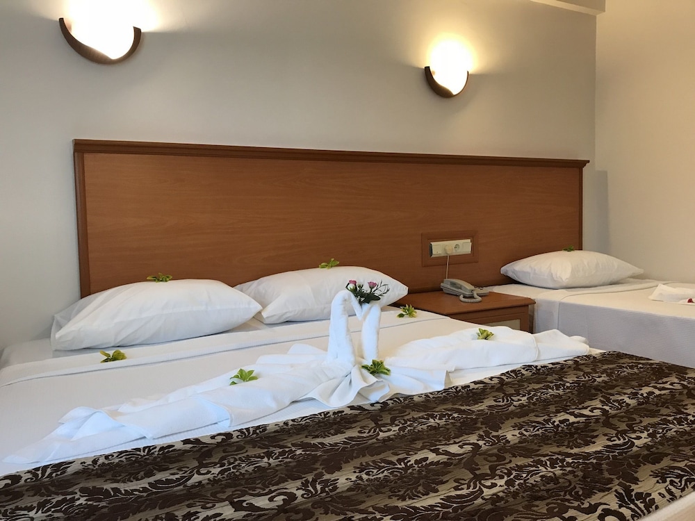 Park Marina Hotel (45 Km Away From Antalya)
