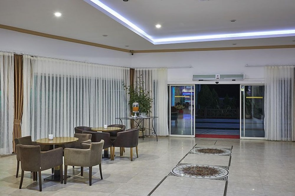 Royal Towers Resort