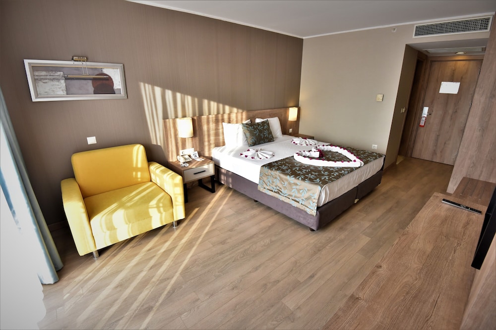 Lucida Beach All Inclusive (formerly Known As Novia Lucida Beach) (50km Away From Antalya)