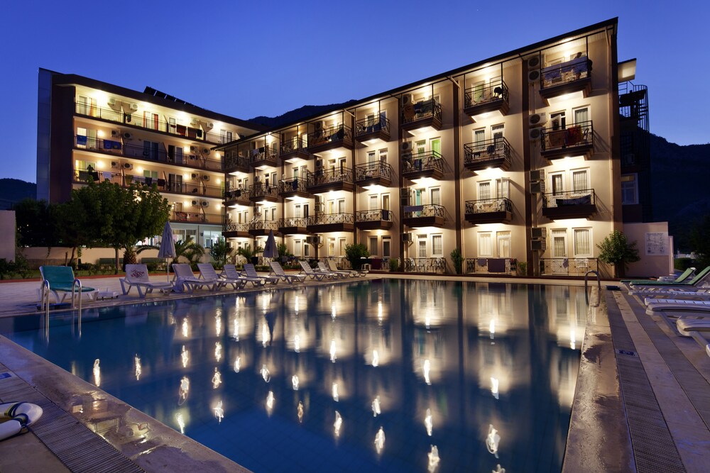 Larissa Garden Hotel