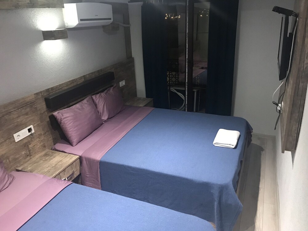 Ast Hotel
