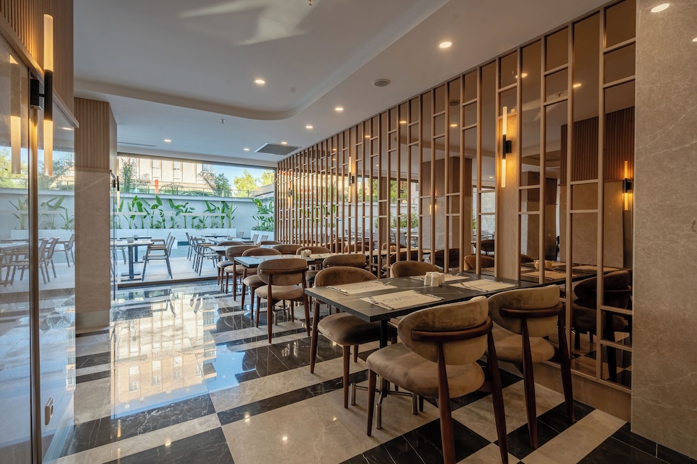 Awen Lara Hotel(Also Known As Lara Eyfel Hotel)