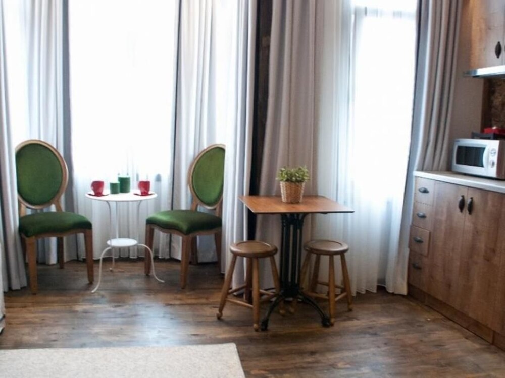 Arx Suites