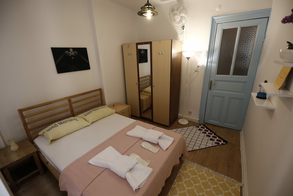 Rodin Suites (Limited Hours Front Desk Need To Contact Property 7 Days In Advance)