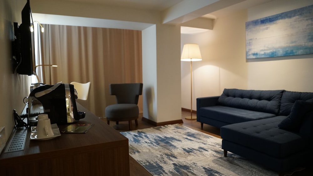 Tn And Co Hotel(as Know As Tn And Co Exclusive Cip Suites And Primeclass Rooms)(limited Front Desk Contact To Property 7 Days)