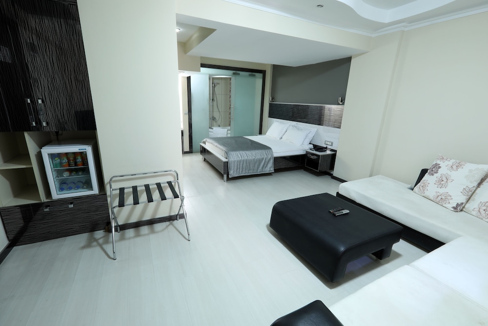 Halley Hotel