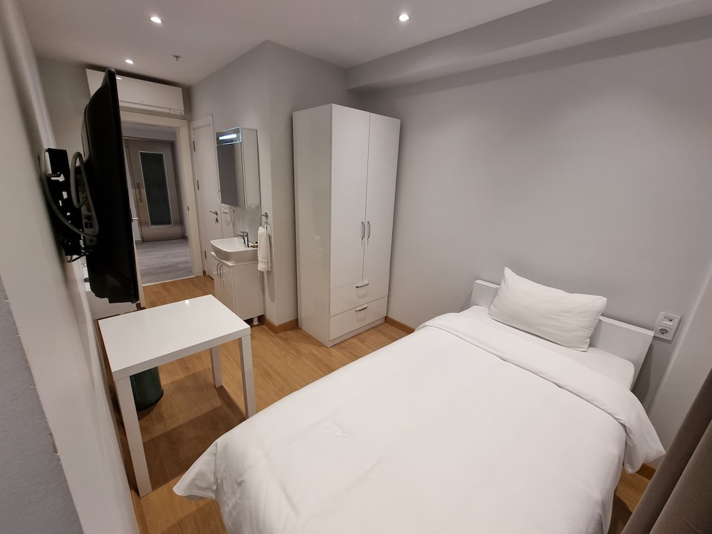 10m2 Hotel