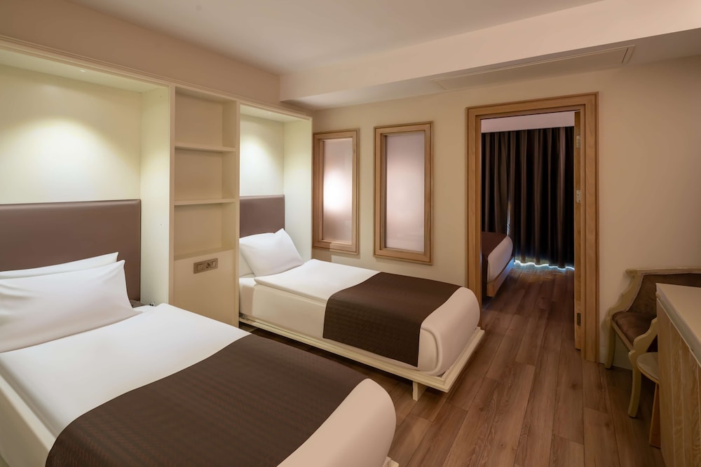 Swandor Hotels And Resort Topkapi Palace All Inclusive (32km Away From Antalya)(does Not Accept Men Only Bookings)