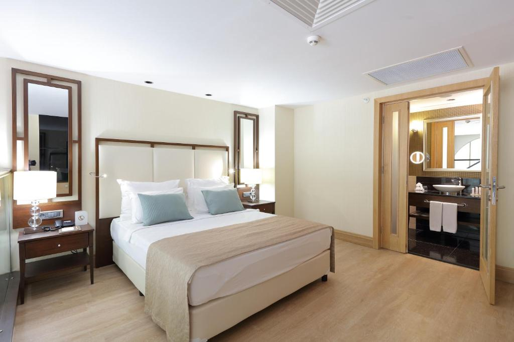 Juju Premier Palace Hotel(formerly Amara Premier Palace) (27km Away From Antalya)